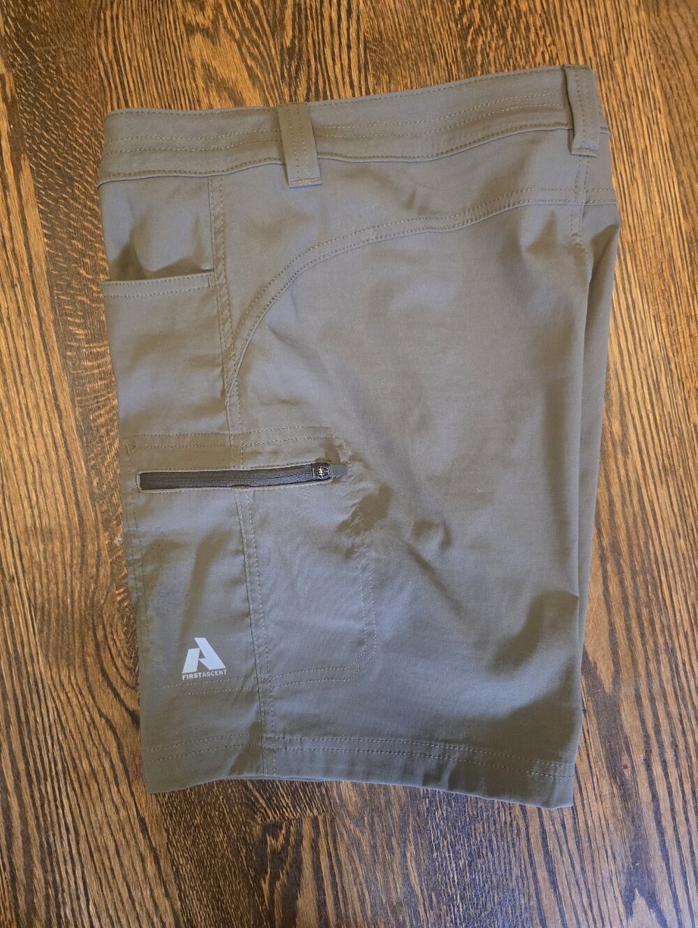 Eddie Bauer First Ascent Women's Hiking Cargo Shorts | Olive | Size 8 - Picture 4 of 5